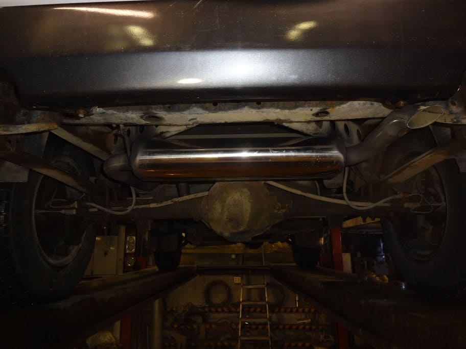 Задний резонатор из нержавейки установлен поперек