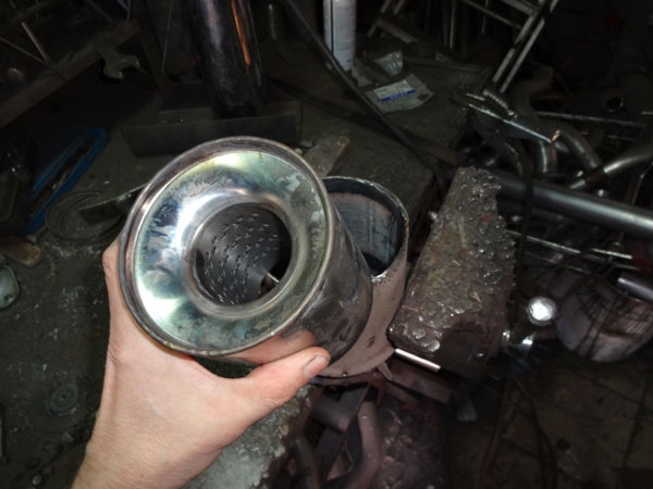 Замена катализатора на пламегаситель на Honda CR-V 8