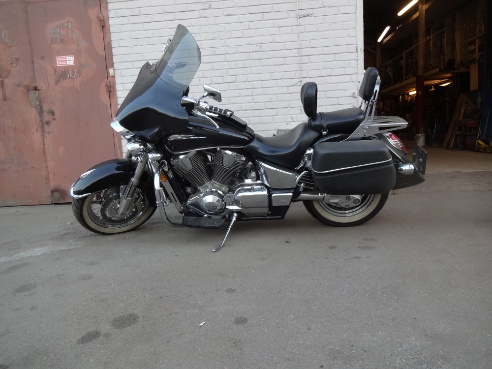 Honda VTX 1800 с шумным выхлопом, общий вид